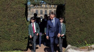 69f9dab2c464a865cb97f256_New Stonyhurst Head with pupils-p-2000 William Doherty new Head with pupils